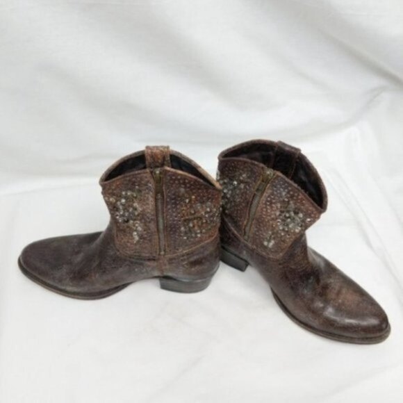 Frye Leather Deborah Short Studded Distressed Booties 6.5 - Picture 5 of 8